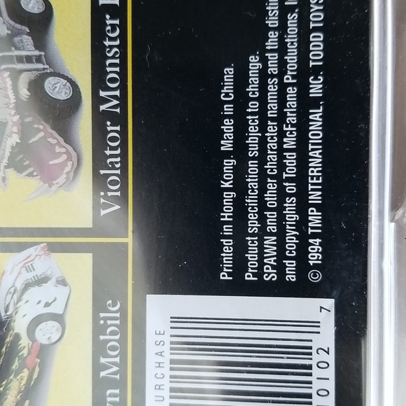 Todd McFarlane's Spawn Tremor Poseable Action Figure with Full Size Comic Book - Picture 6 of 8